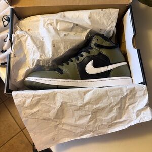 Nike Men's Green and Black High-Top Sneakers men’s 8